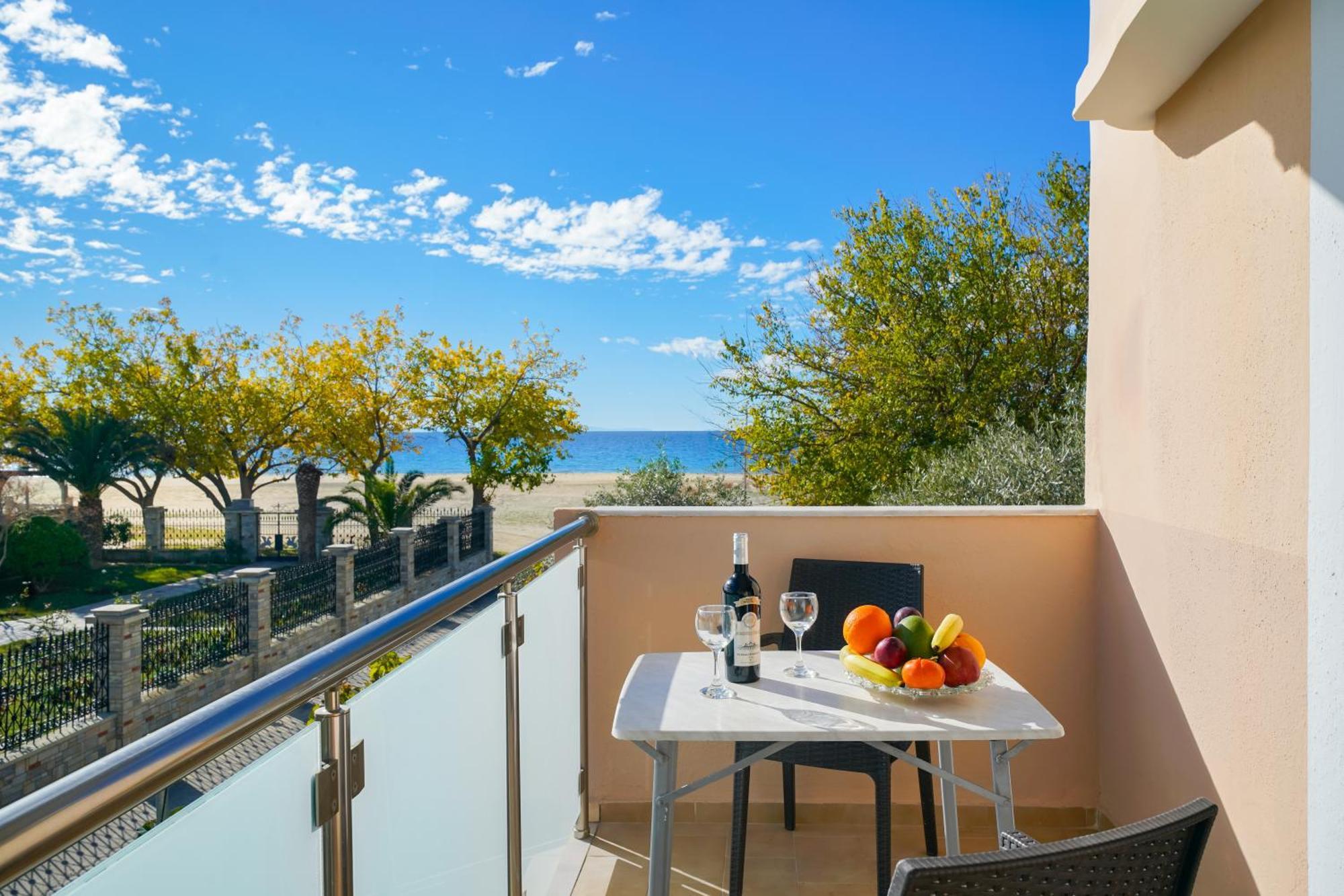 Opalium Beach Front Suites Potos Exterior photo