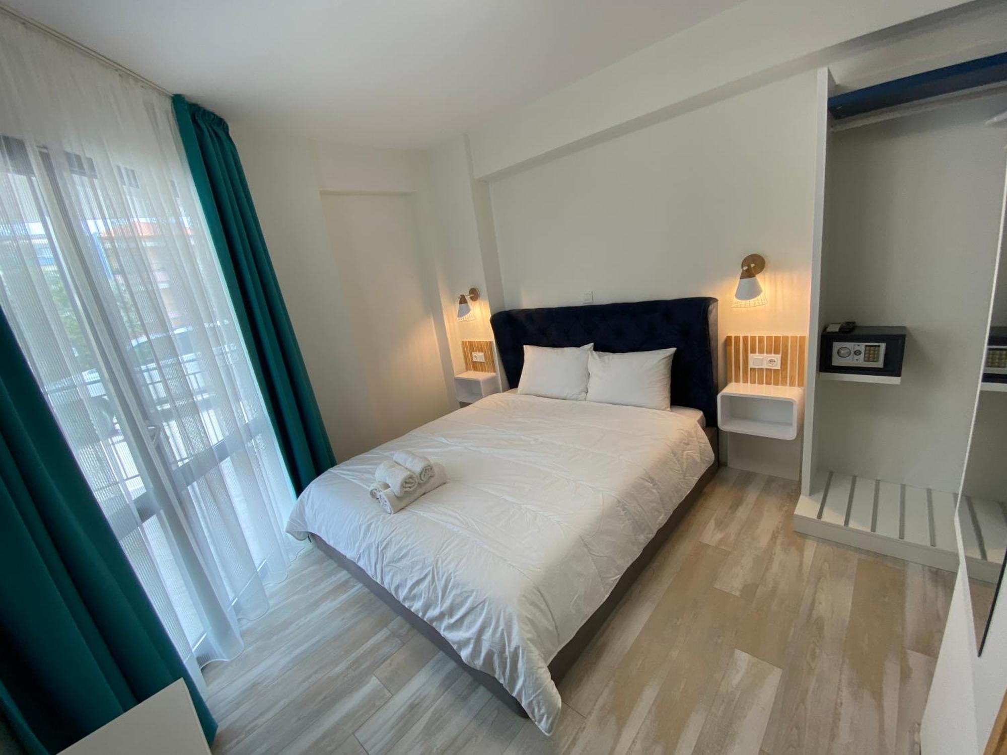 Opalium Beach Front Suites Potos Exterior photo