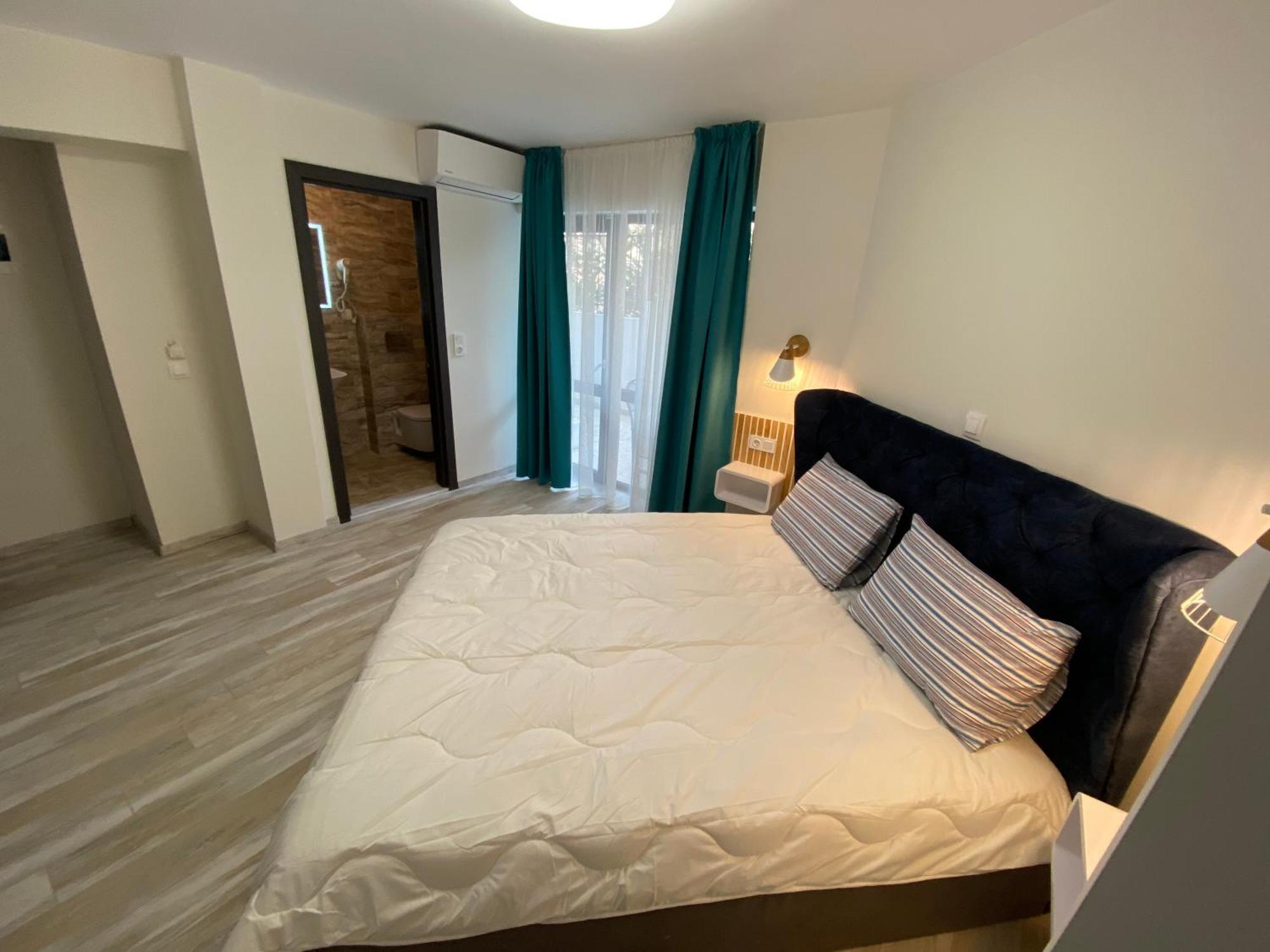 Opalium Beach Front Suites Potos Exterior photo
