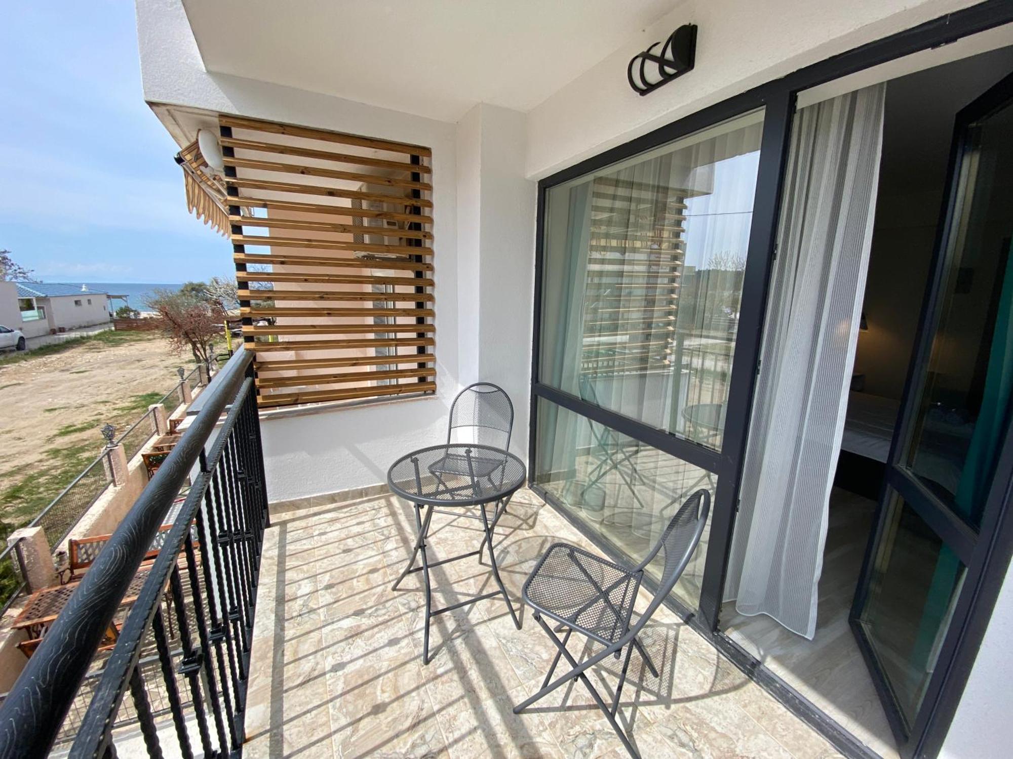 Opalium Beach Front Suites Potos Exterior photo