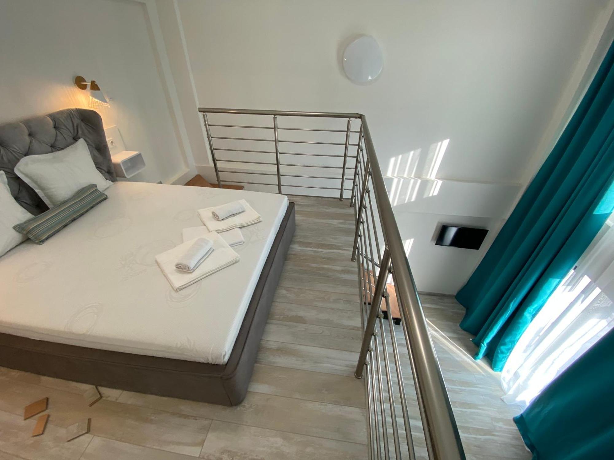 Opalium Beach Front Suites Potos Exterior photo