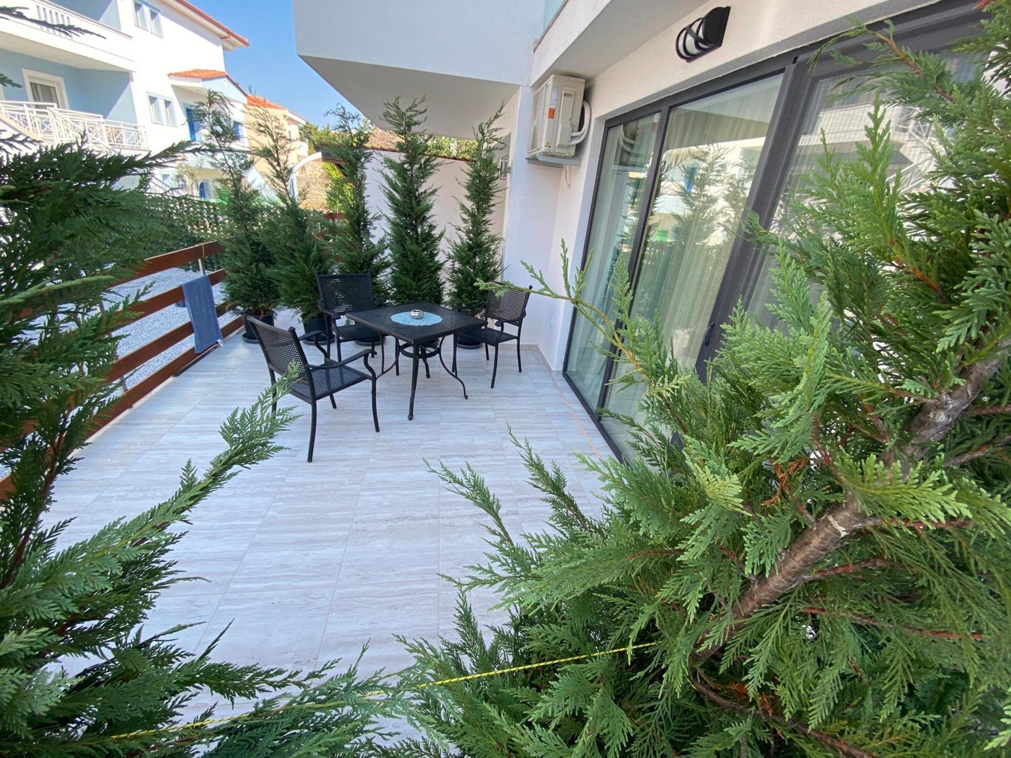 Opalium Beach Front Suites Potos Exterior photo