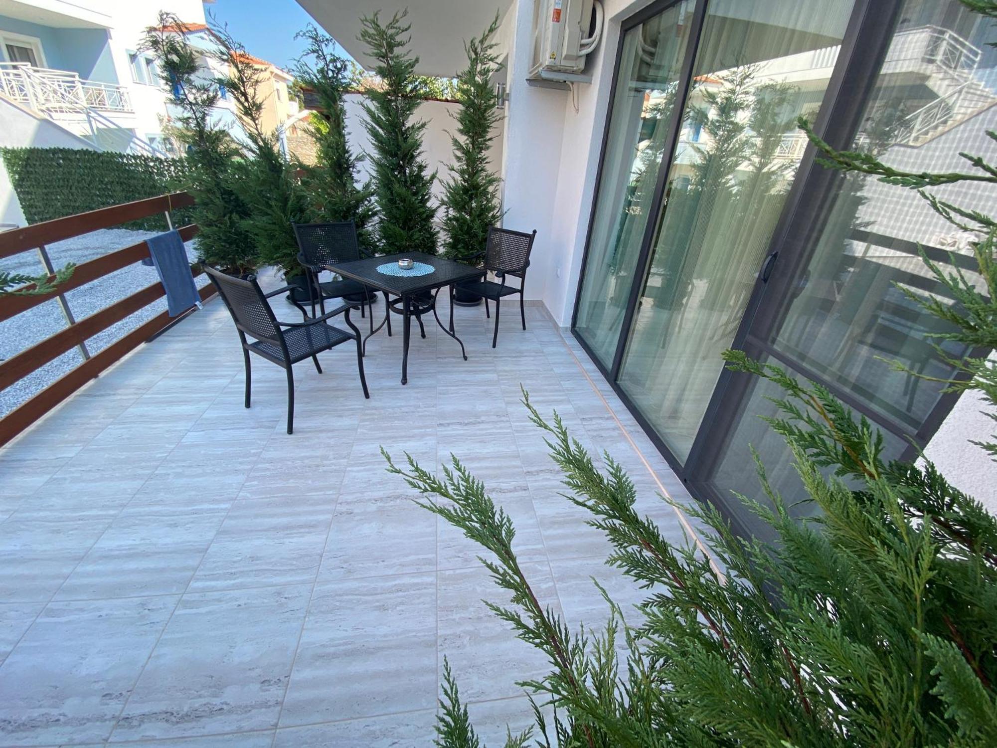 Opalium Beach Front Suites Potos Exterior photo